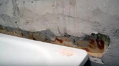 Как заделать стык между ванной и стеной Как заделать стык между ванной и стеной