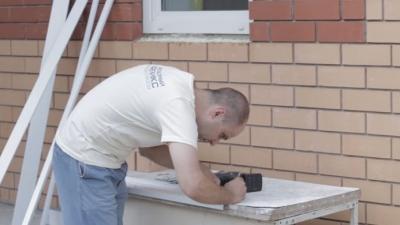 Установка откосов на пластиковые окна &mdash; проверенные способы с инструкциями